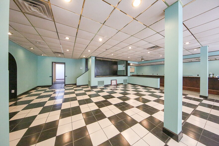 More Photos Of 130-148 Penn Ave, Salem Storefront Retail Office For Sale