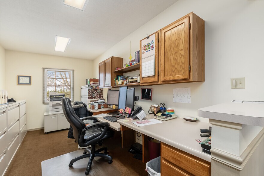 More Photos Of 240 S 4th St, Coshocton Office For Lease