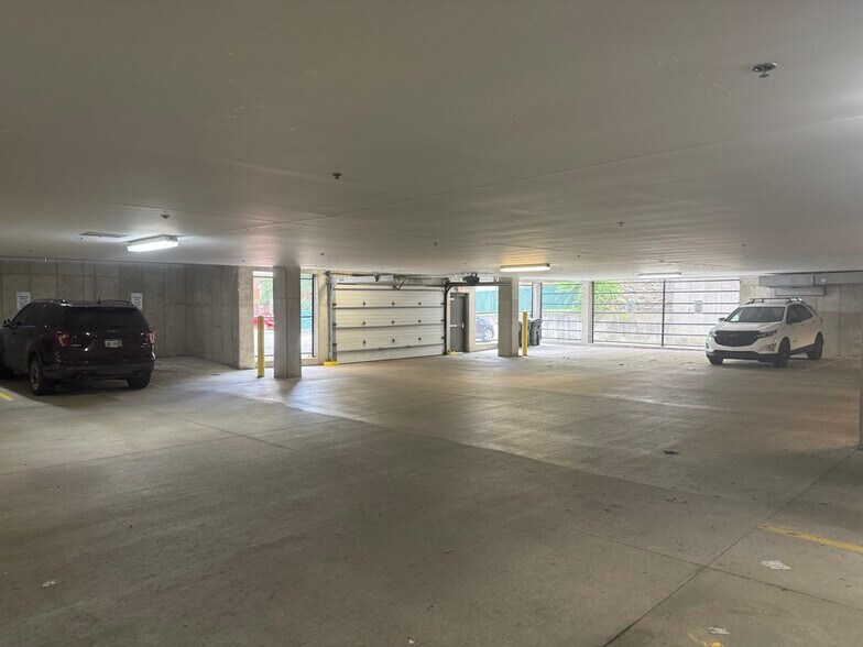 More Photos Of 260 E University Ave, Cincinnati Medical For Sale