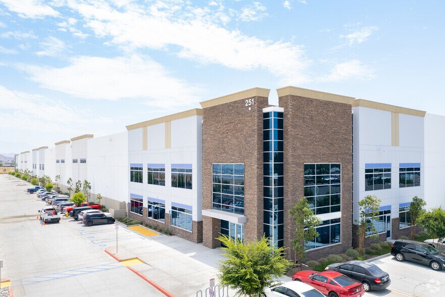 More Photos Of 251 E Rider St, Perris Distribution For Lease