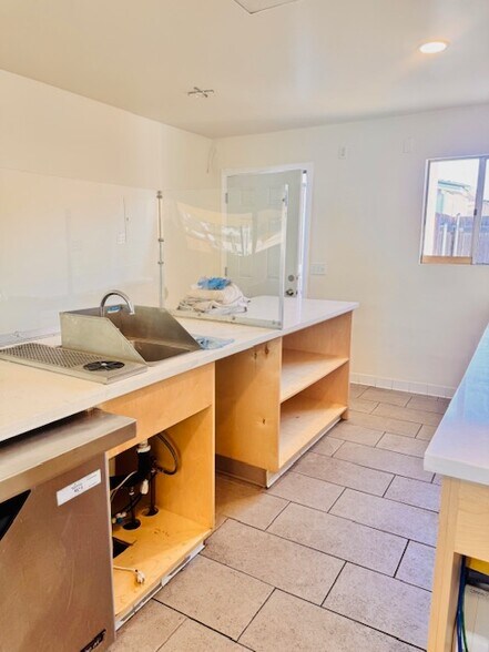 More Photos Of 4204 Rolando Blvd, San Diego Storefront For Lease