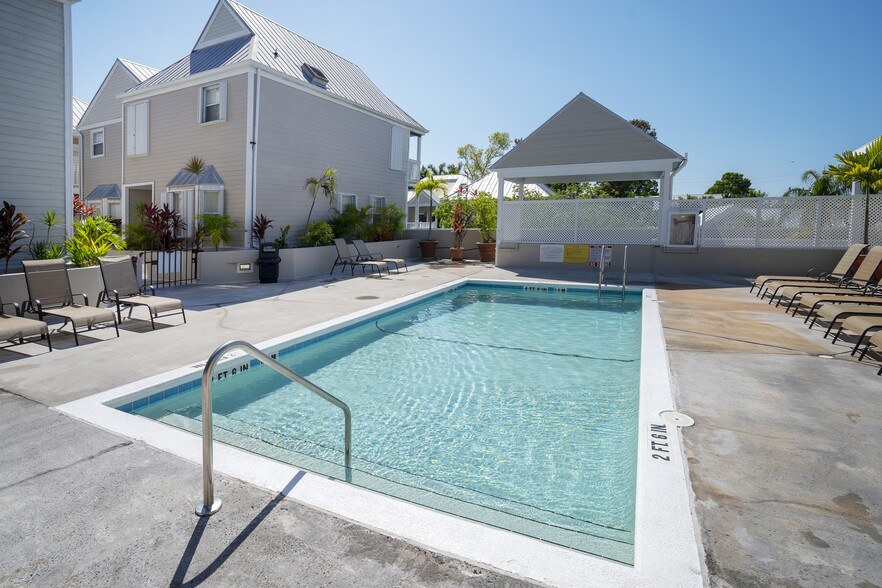 More Photos Of 1075 Duval St, Key West Apartments For Lease