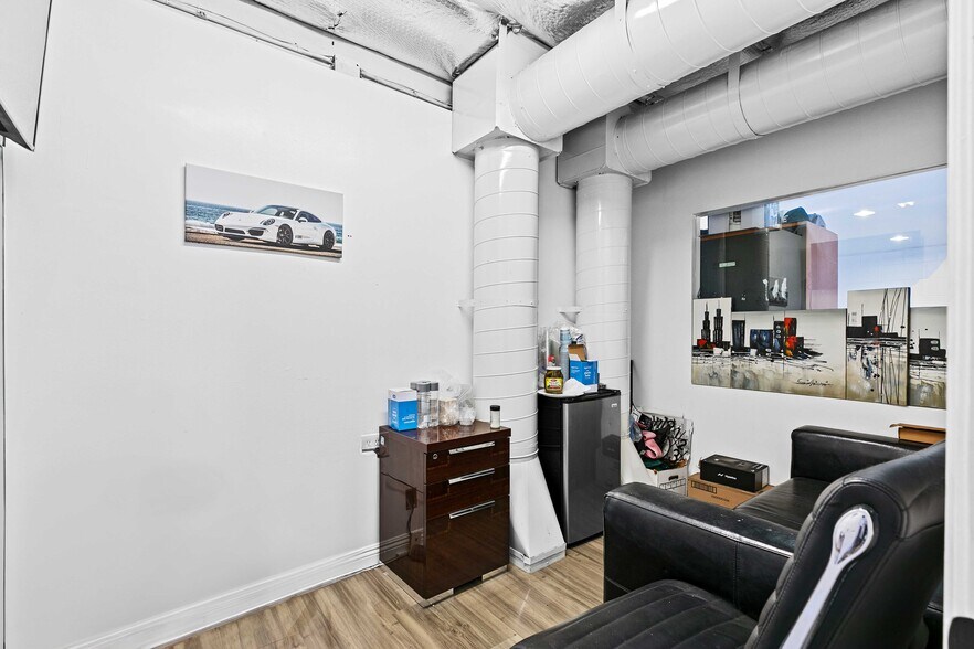 More Photos Of 3133 W Burbank Blvd, Burbank Coworking Space