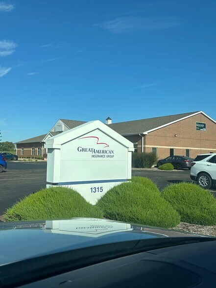 More Photos Of 1315 W Commerce Dr, Peoria Office For Sale
