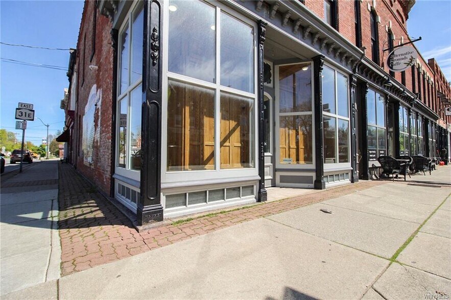 More Photos Of 15 Main St, Middleport Storefront For Lease