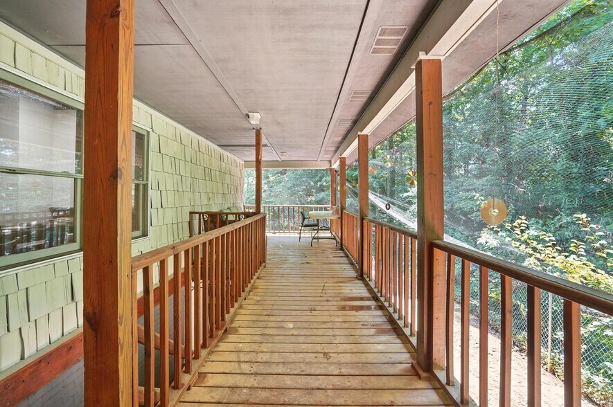 More Photos Of 108 Beam Dr, Mooresville Flex For Sale