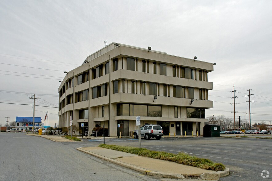 More Photos Of 2024 West St, Annapolis Office For Sale