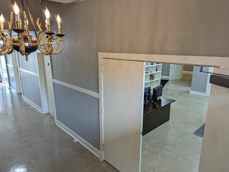 More Photos Of 301 W Capitol St, Jackson Office For Lease