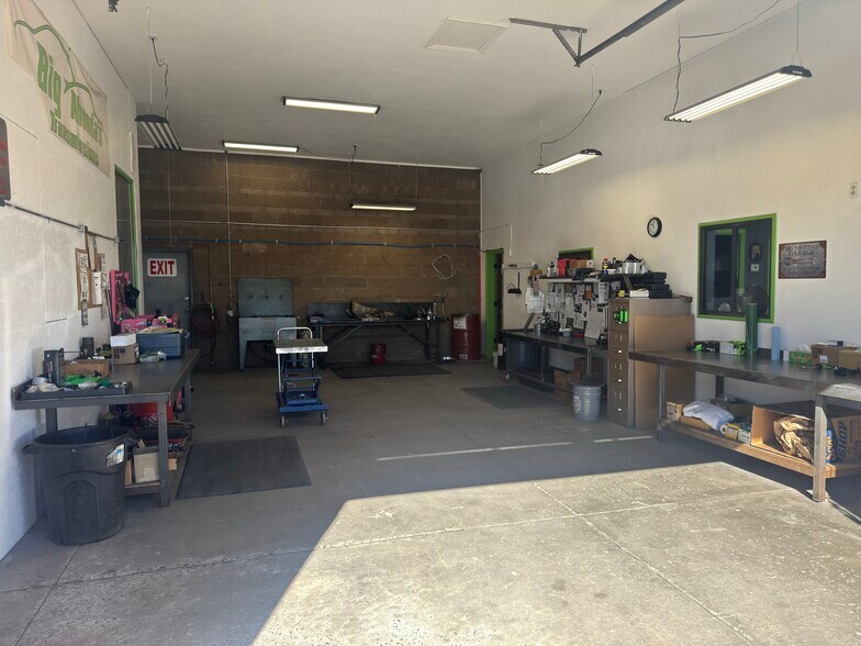 More Photos Of 2421 Navajo Blvd, Holbrook Auto Repair For Sale