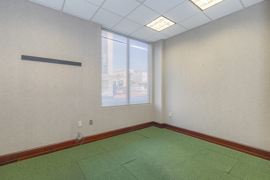 More Photos Of 129 N Main St, Anderson Office For Lease