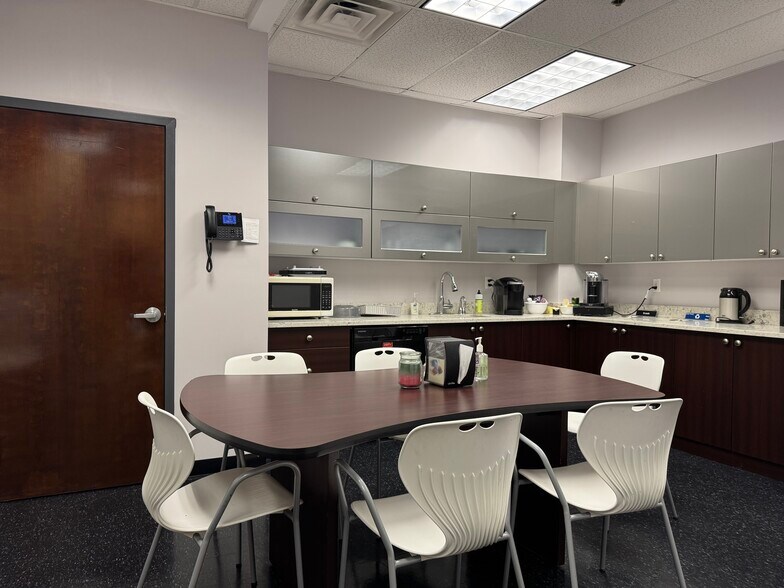 More Photos Of 900 South Ave, Staten Island Office For Lease