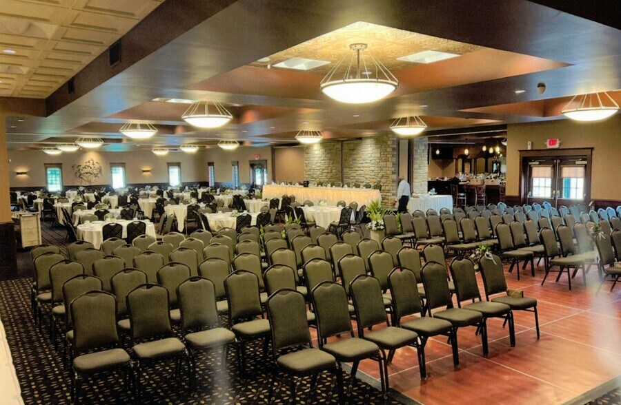 More Photos Of 3177 French Rd, De Pere Restaurant For Sale