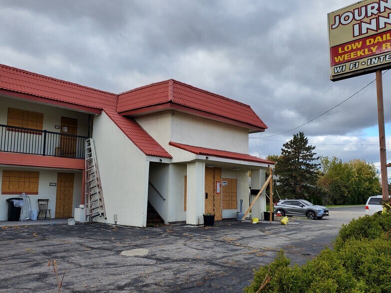 Primary Photo Of 888 Lorain Blvd, Elyria Hotel For Sale