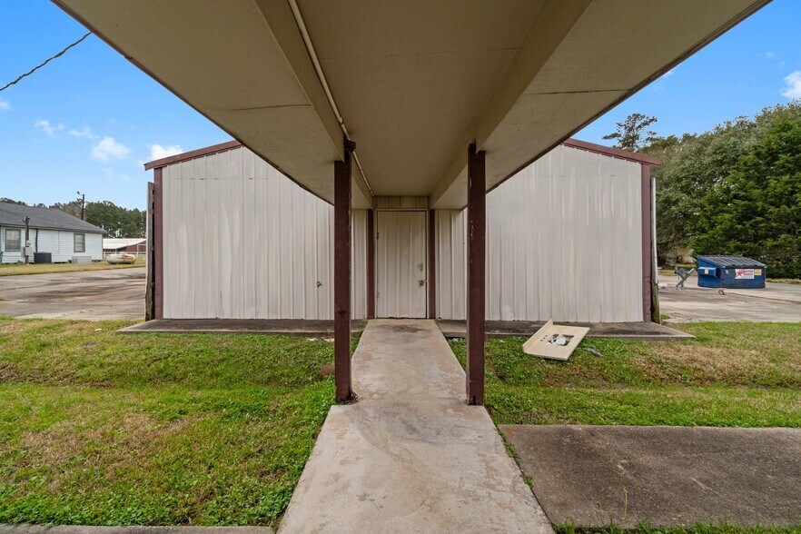 More Photos Of 6738 US Highway 190 E, Livingston Convenience Store For Sale