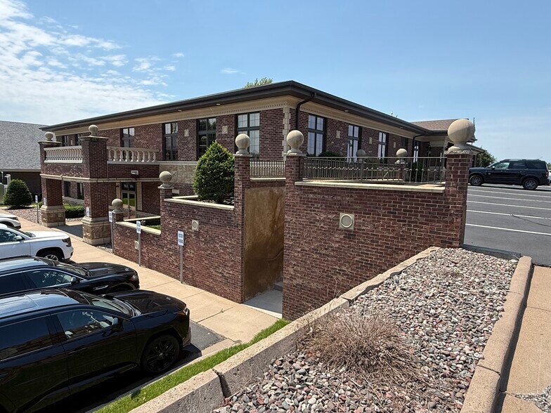 More Photos Of 4410 Golf Ter, Eau Claire Office For Sale
