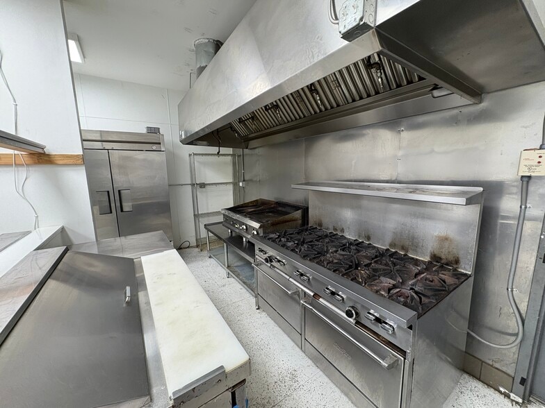 More Photos Of 813 W 39th St, Norfolk Restaurant For Sale
