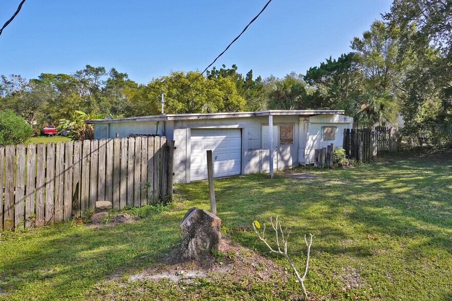 More Photos Of 426 S Plumosa St, Merritt Island General Retail For Sale