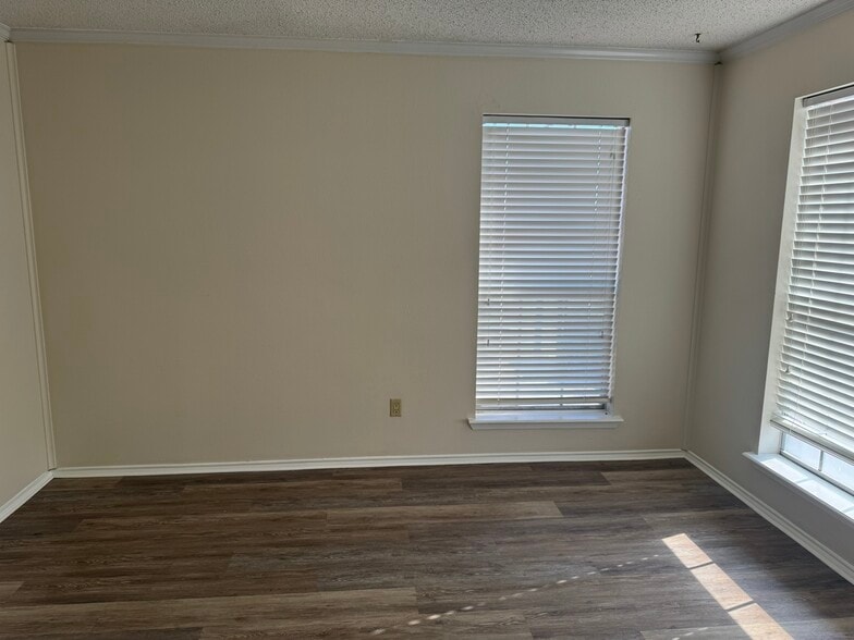 More Photos Of 2302 45th St, Galveston Office For Lease