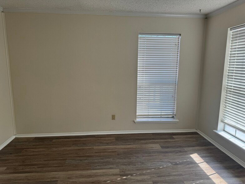 More Photos Of 2302 45th St, Galveston Office For Lease