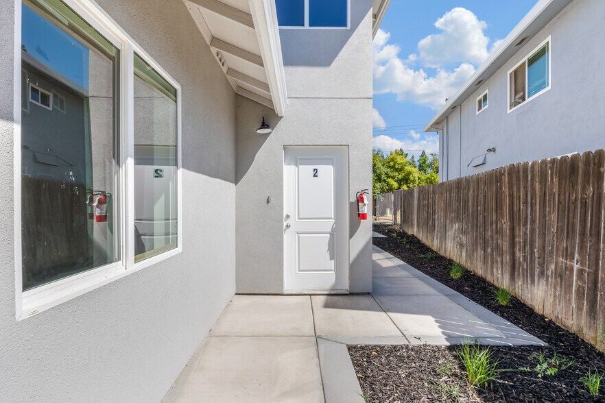 More Photos Of 2409 Cava Ct, Sacramento Apartments For Sale