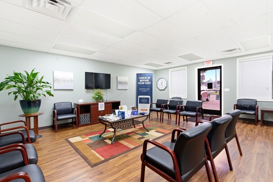 More Photos Of 622 W Market St, Bolivar Medical For Sale