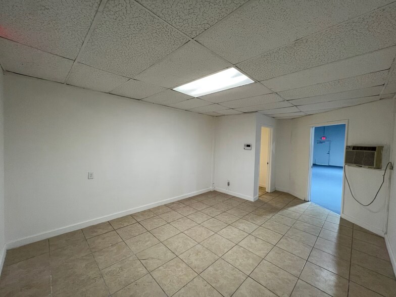 More Photos Of 6240 39th St N, Pinellas Park Unknown For Lease