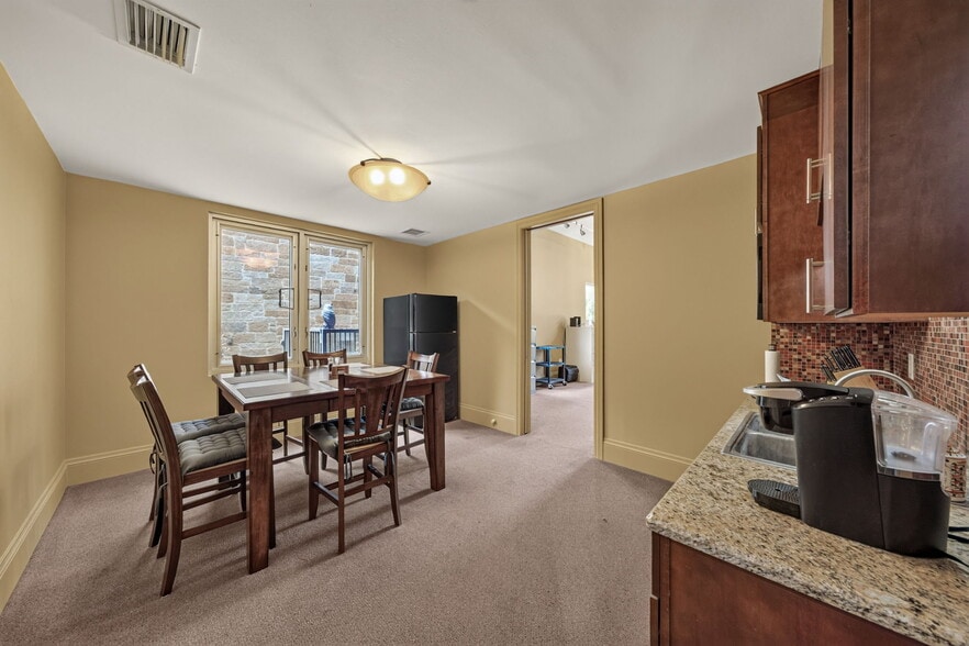 More Photos Of 16007 Via Shavano, San Antonio Office For Sale