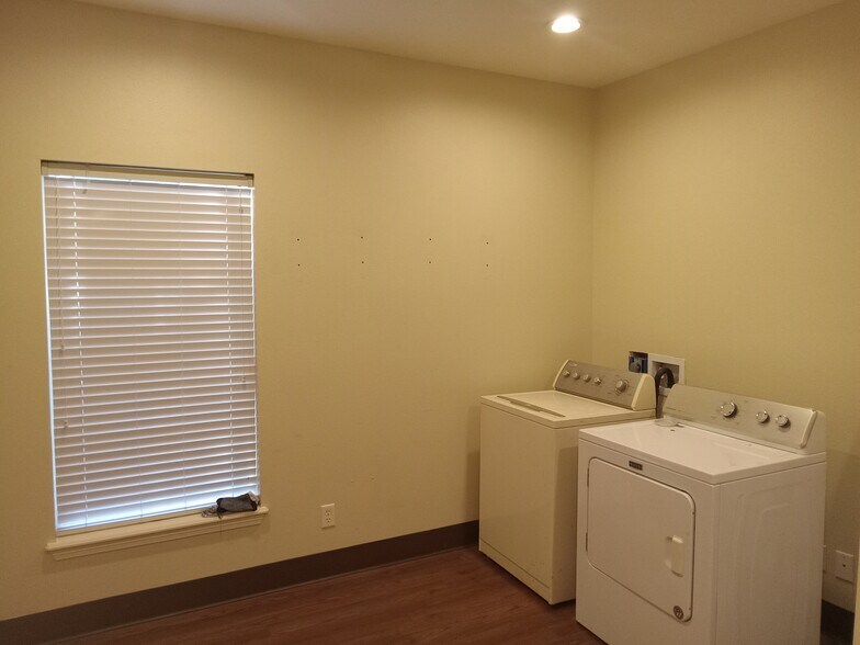 More Photos Of 2702 Calloway Rd, Tyler Office For Lease