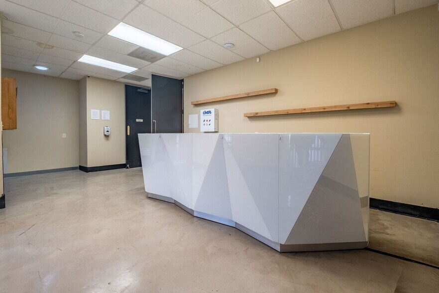 More Photos Of 550 N Golden Circle Dr, Santa Ana Office For Lease