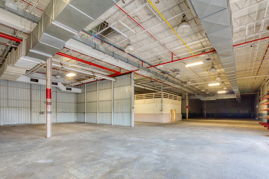 More Photos Of 400 Industrial Park Rd, Farmville Manufacturing For Lease
