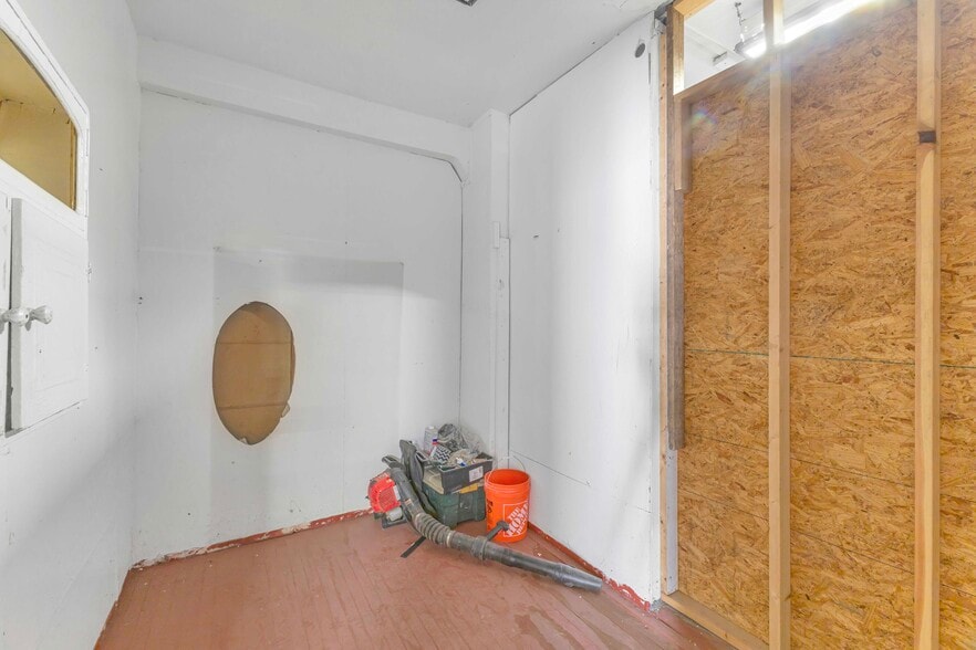 More Photos Of 7500 Bessemer Ave, Cleveland Manufacturing For Sale