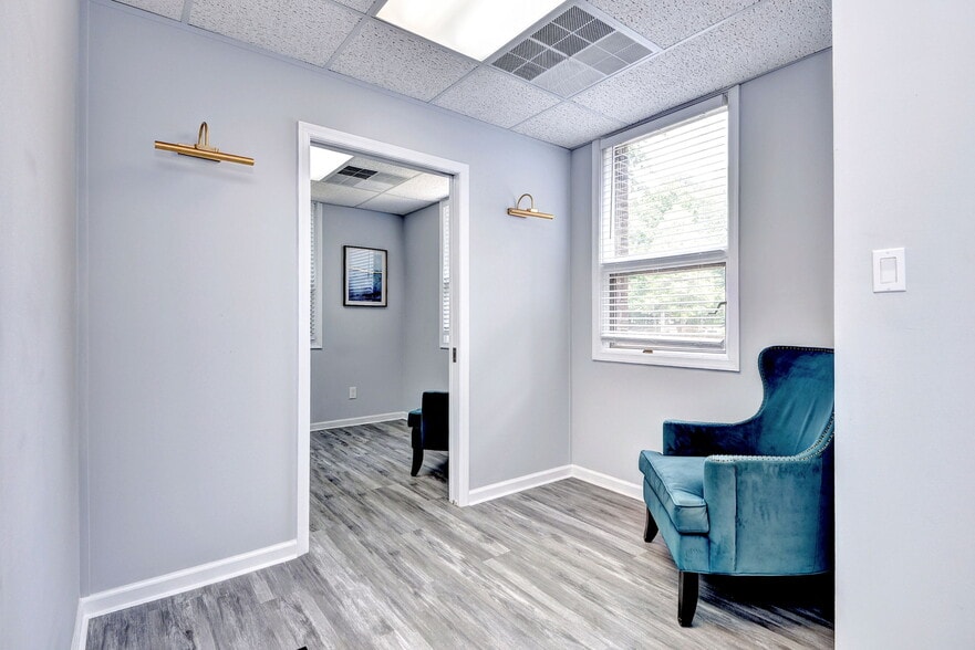 More Photos Of 1313 Jamestown Rd, Williamsburg Office For Sale