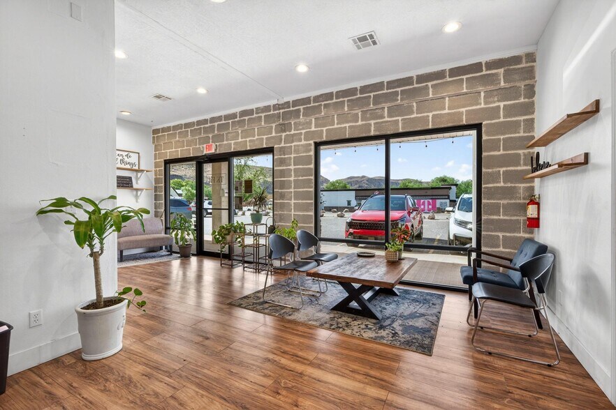 More Photos Of 75 N 200 W, Hurricane Freestanding For Sale