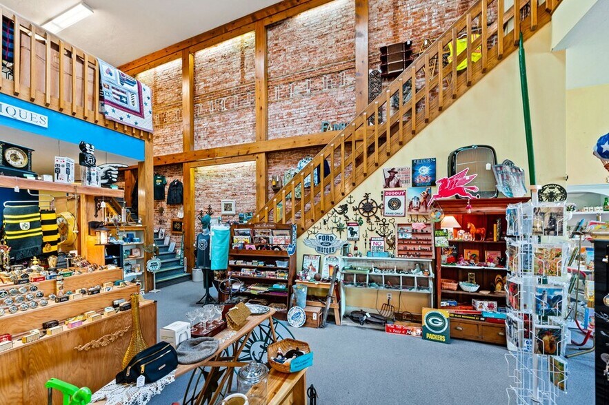 More Photos Of 147 N 3rd Ave, Sturgeon Bay Restaurant For Sale