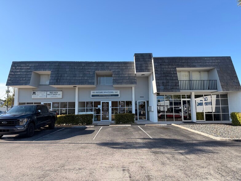 More Photos Of 1950 Courtney Dr, Fort Myers Office For Lease