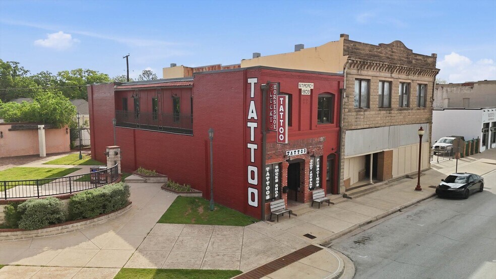 More Photos Of 1426 N Main St, Fort Worth Storefront Retail Office For Lease