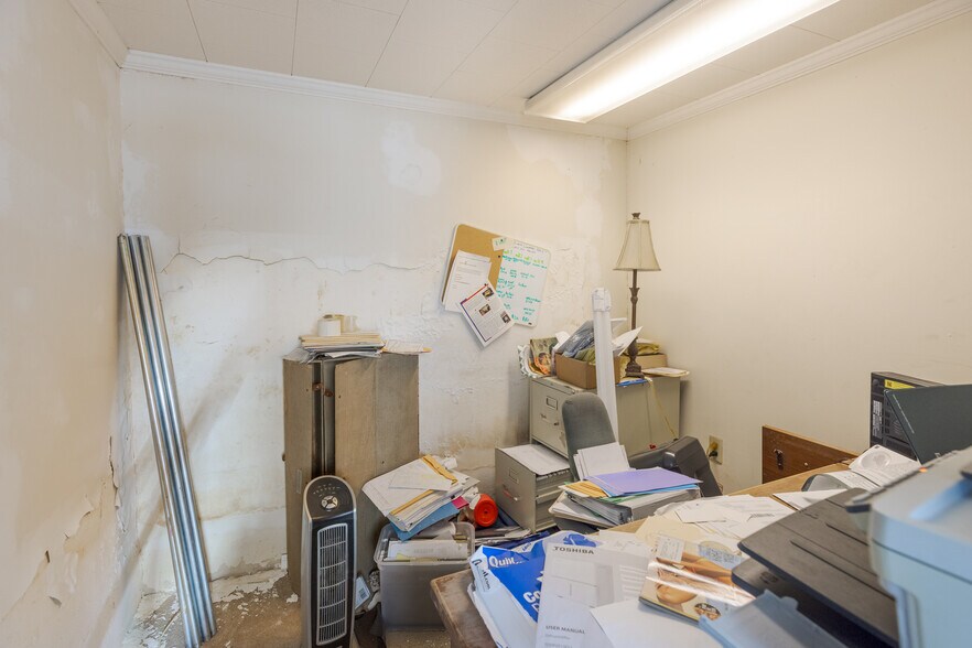 More Photos Of 221 W Lamar St, Americus General Retail For Sale