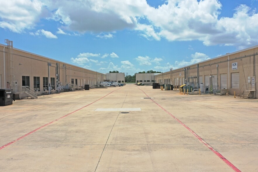 More Photos Of 4616 W Howard Ln, Austin Flex For Lease