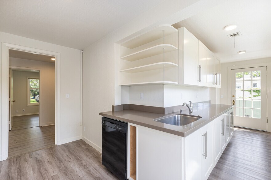 More Photos Of 1801 Oak St, Napa Office For Sale