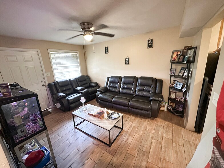 More Photos Of 208 SW Doane St, Atlanta Multifamily For Sale