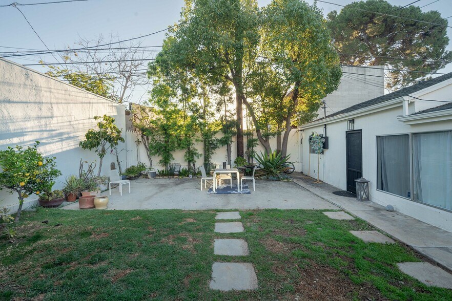 More Photos Of 1226 S Dunsmuir Ave, Los Angeles Multifamily For Sale
