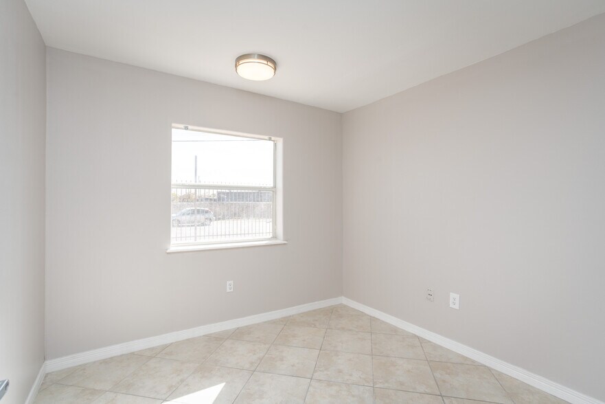 More Photos Of 8139 Beatrix Ln, El Paso Warehouse For Lease