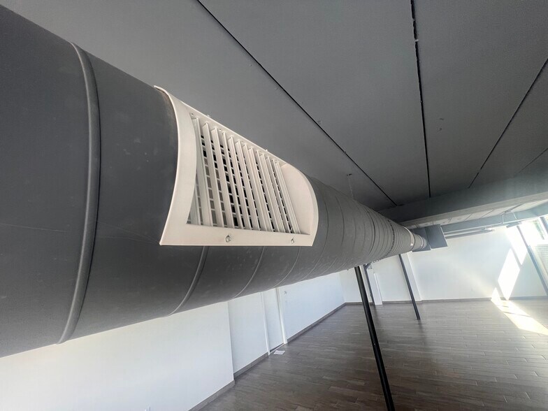 More Photos Of 302 W Defee Ave, Baytown Specialty For Sale