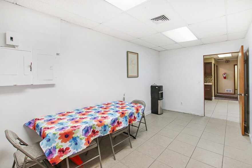 More Photos Of 710 1st Ave SW, Largo Office For Lease