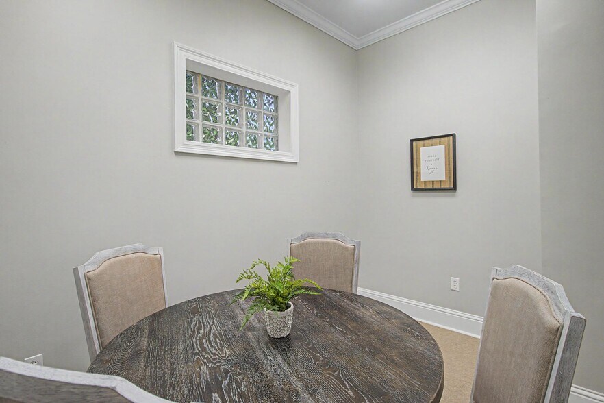 More Photos Of 3506 Washington Ave, Gulfport Office For Lease
