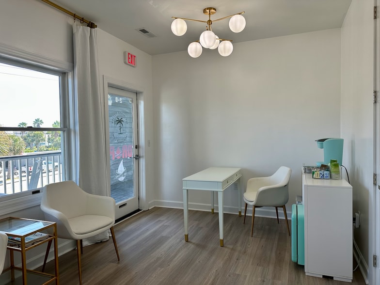 More Photos Of 103 Palm Blvd, Isle Of Palms Office For Sale