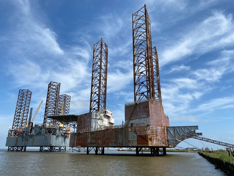 More Photos Of 8010 S First Ave, Sabine Pass Land For Sale