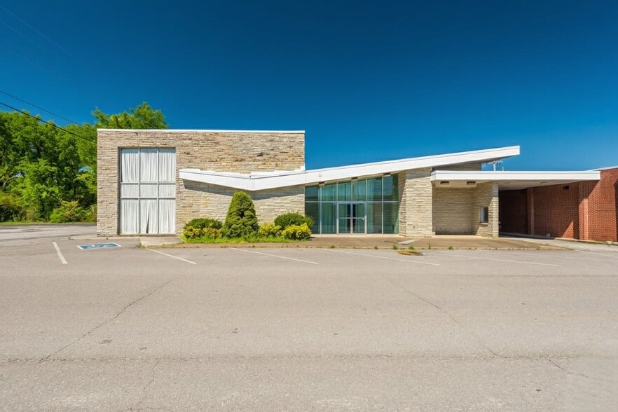 More Photos Of 150 W Rhea Ave, Spring City Medical For Sale