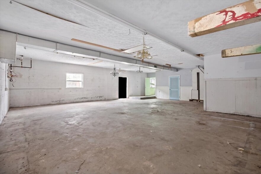 More Photos Of 79 Jones St, Jasper Warehouse For Sale