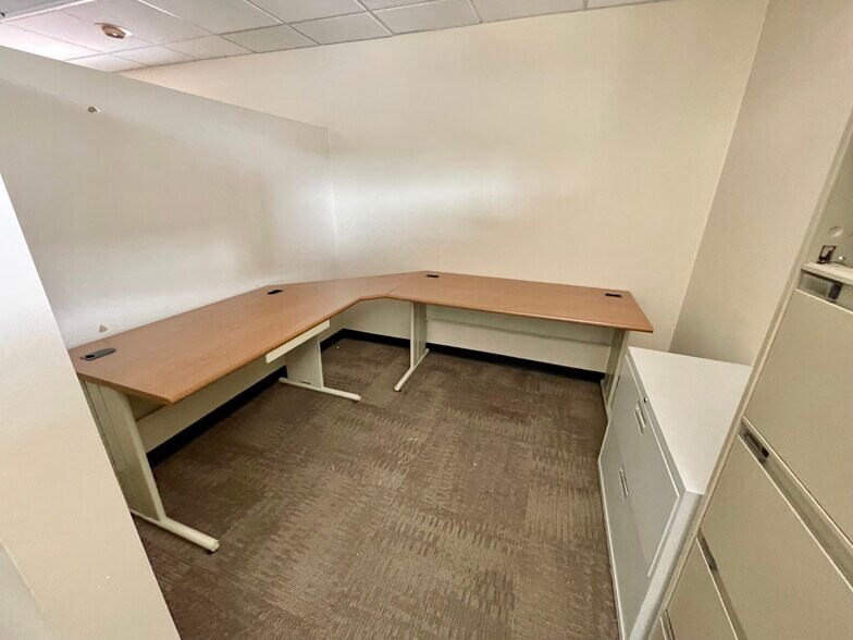More Photos Of 120 16 1/2 St, Rock Island Office For Sale